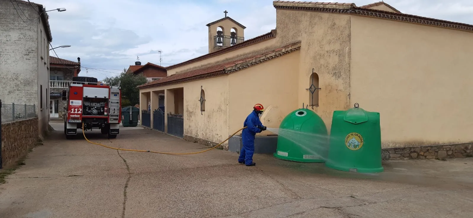 Foto 9 - Los Bomberos llevan a cabo labores de desinfecci&oacute;n en Serradilla del Arroyo y Guadapero  