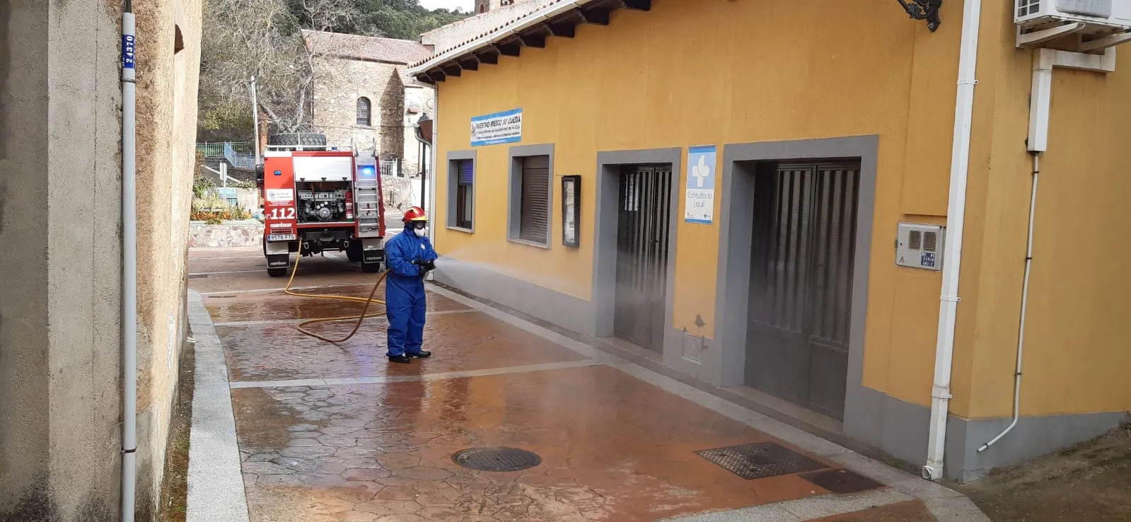 Foto 6 - Los Bomberos llevan a cabo labores de desinfecci&oacute;n en Serradilla del Arroyo y Guadapero  