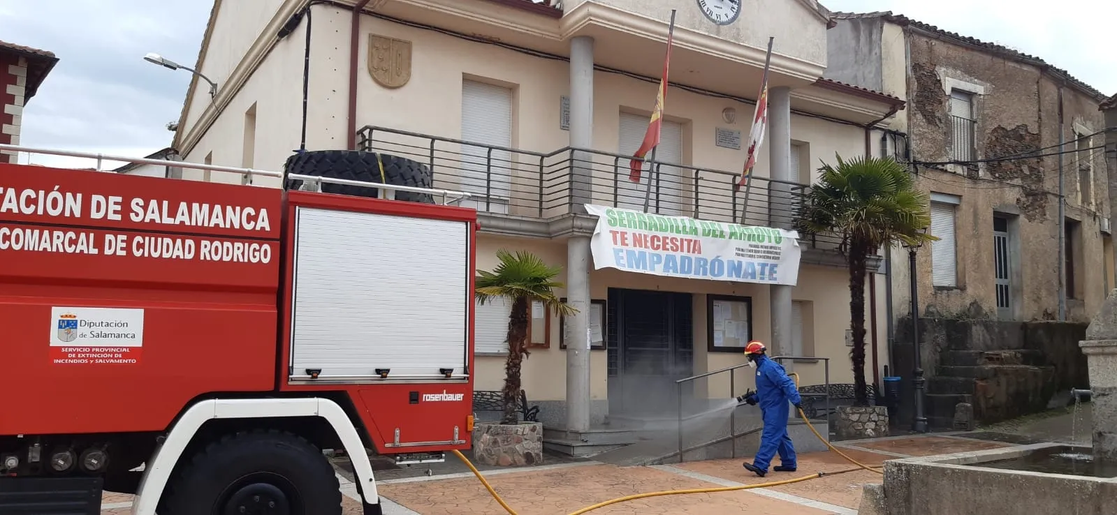 Los Bomberos llevan a cabo labores de desinfección en Serradilla del Arroyo y Guadapero  