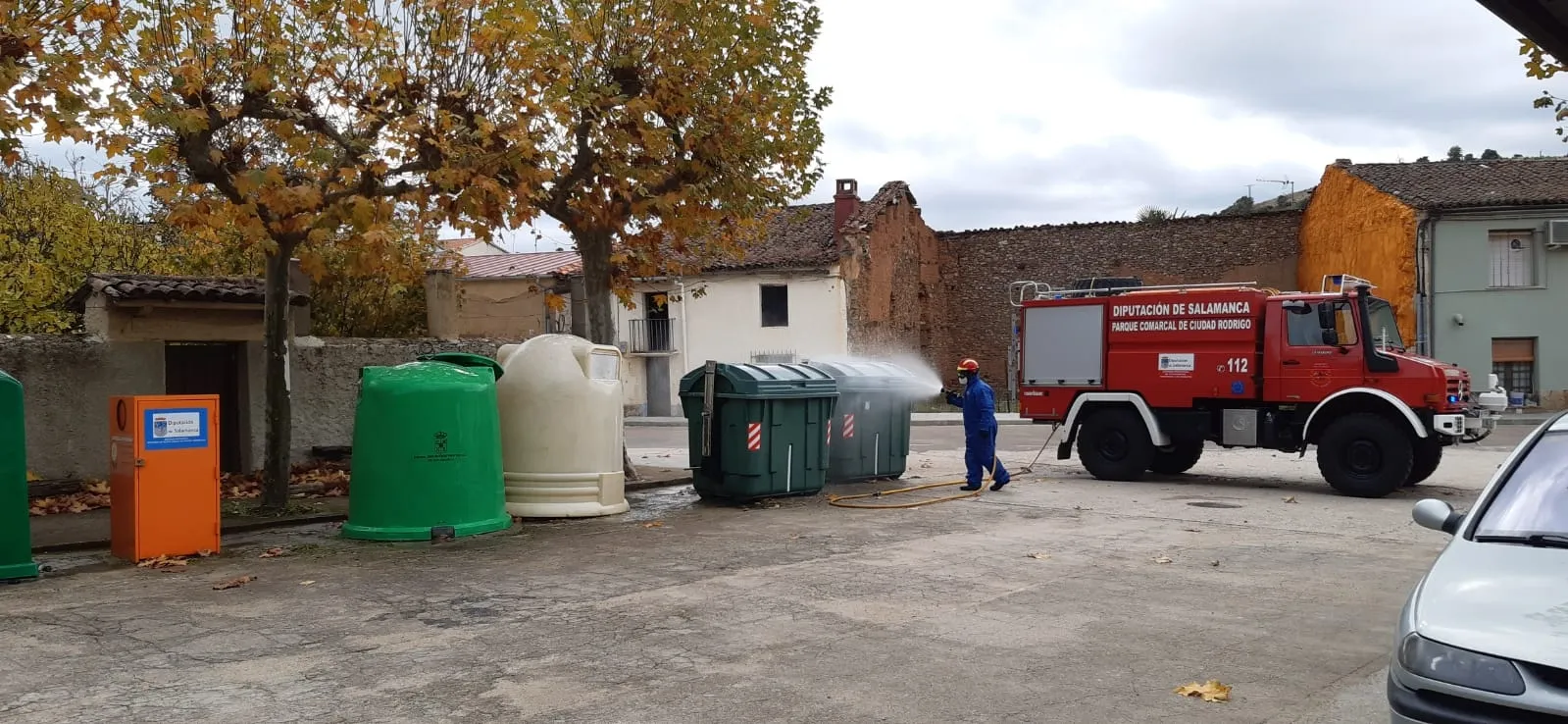 Foto 2 - Los Bomberos llevan a cabo labores de desinfecci&oacute;n en Serradilla del Arroyo y Guadapero  