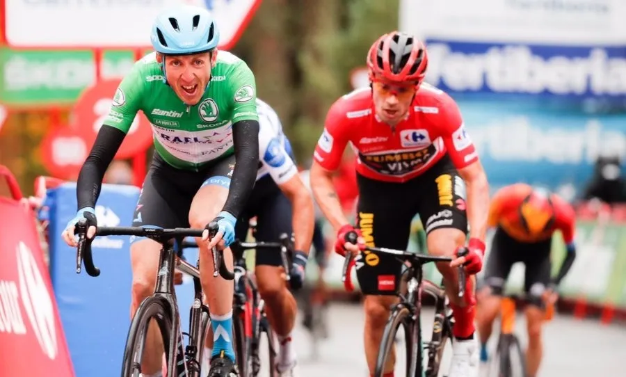 El irlandés Dan Martin gana en La Laguna Negra por delante de Primoz Roglic en la Vuelta a España de 2020 - PHOTOGOMEZ SPORT