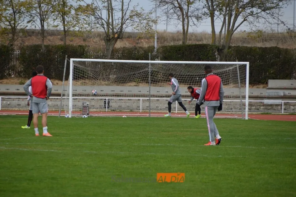 Foto 9 - Los suplentes ganan a los titulares con doblete de Madrigal y Egea no dirige el entrenamiento por...