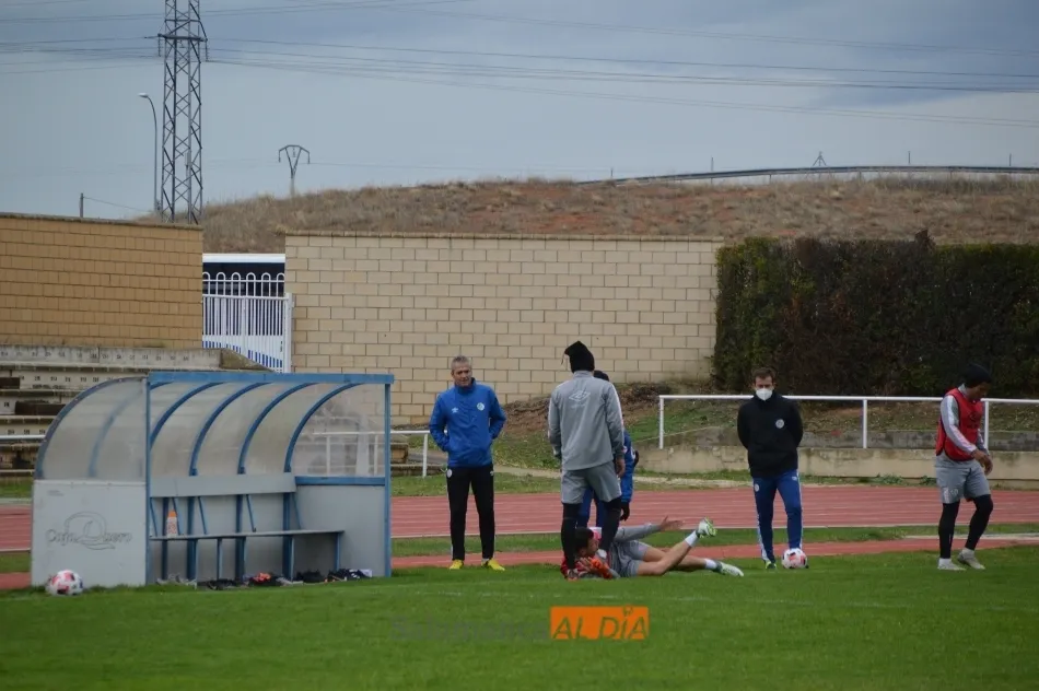 Foto 8 - Los suplentes ganan a los titulares con doblete de Madrigal y Egea no dirige el entrenamiento por...