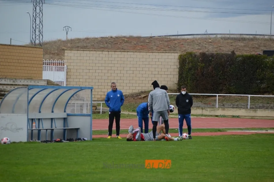 Foto 7 - Los suplentes ganan a los titulares con doblete de Madrigal y Egea no dirige el entrenamiento por...