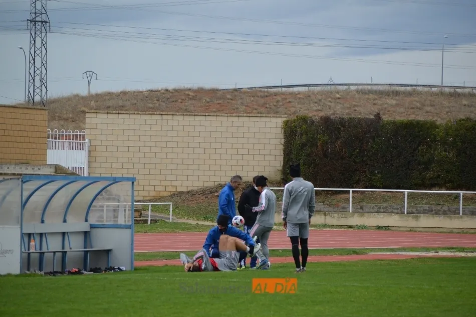 Foto 6 - Los suplentes ganan a los titulares con doblete de Madrigal y Egea no dirige el entrenamiento por...