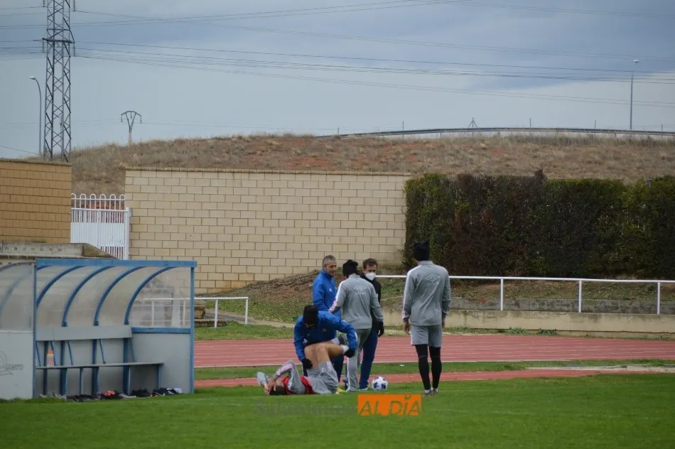Foto 4 - Los suplentes ganan a los titulares con doblete de Madrigal y Egea no dirige el entrenamiento por...