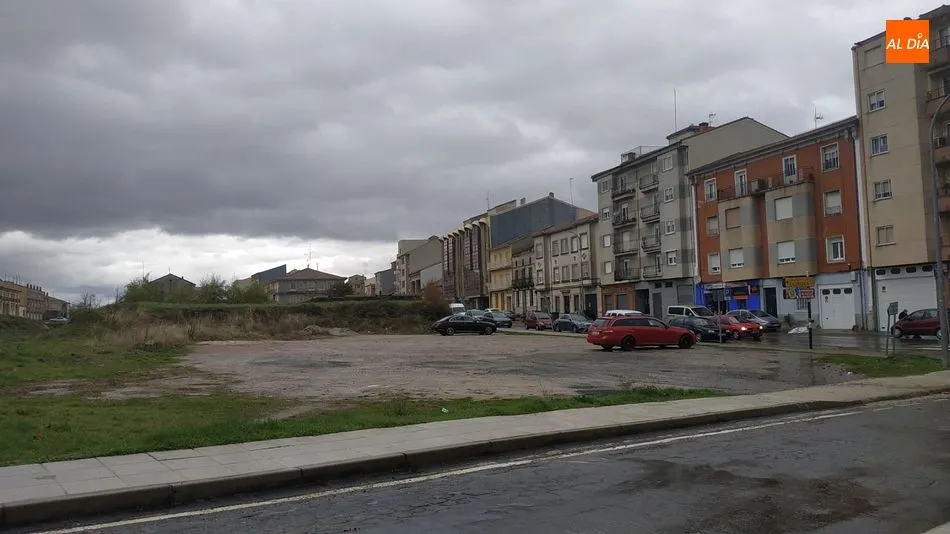 Espacio donde se construirá el nuevo aparcamiento gratuito de la villa - Kiko Robles