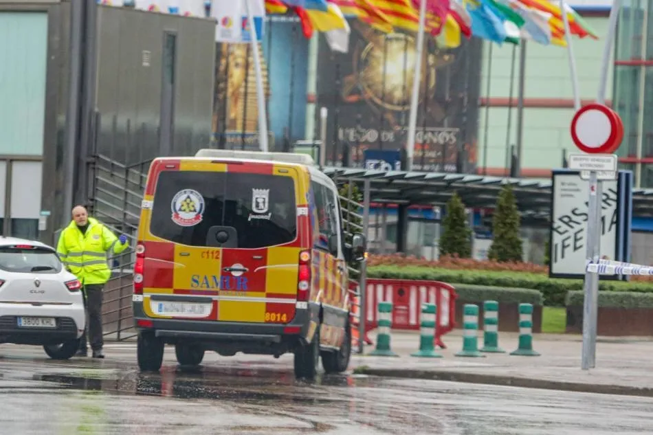 Ambulancia a las puertas de un centro hospitalario
