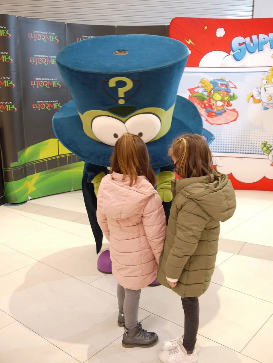 Foto 3 - Los SuperThings causan sensaci&oacute;n en el Centro Comercial El Tormes
