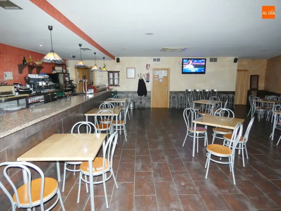 Bar de Palaciosrubios sin público. | Jorge Holguera