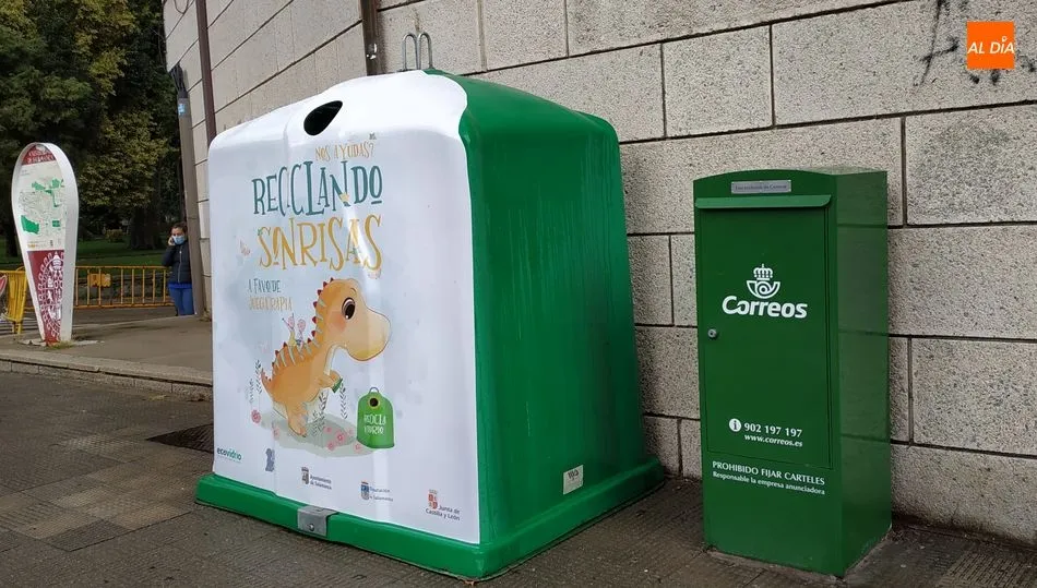 Contenedor para el reciclaje solidario de envases de vidrio