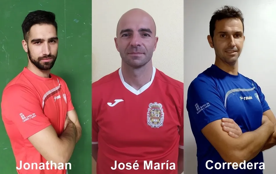 Los pelotaris José María, Jonathan y Corredera del Club de Pelota Las Villas compiten en la...