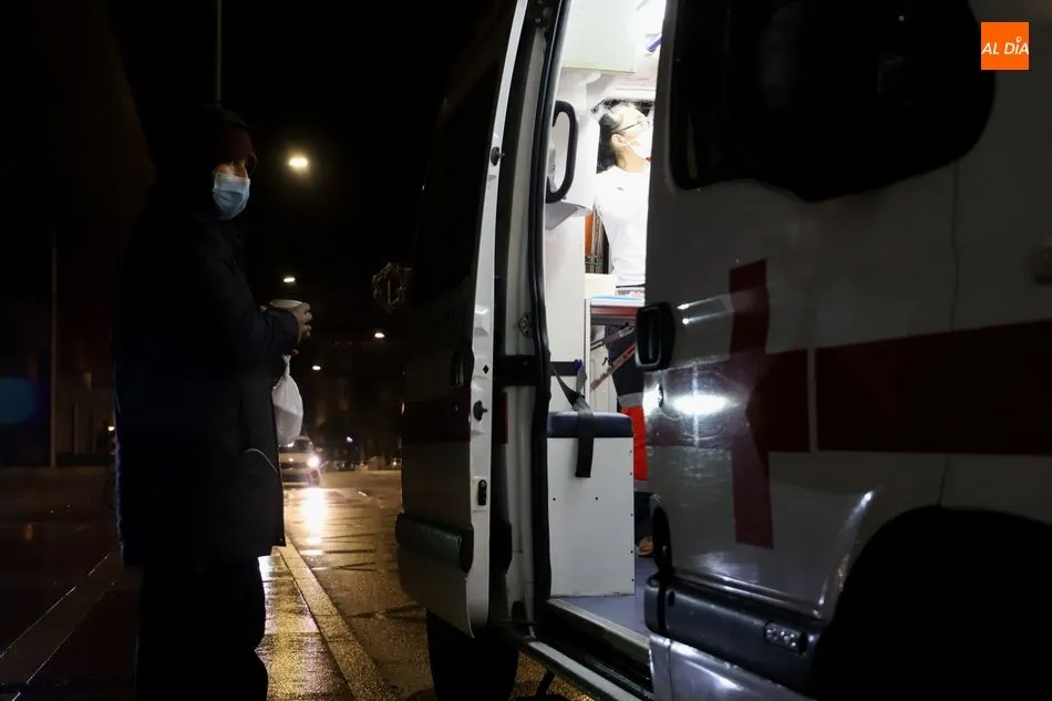 Foto 9 - Una noche con los voluntarios de la Unidad de Emergencia Social de Cruz Roja: la dureza de vivir en ...