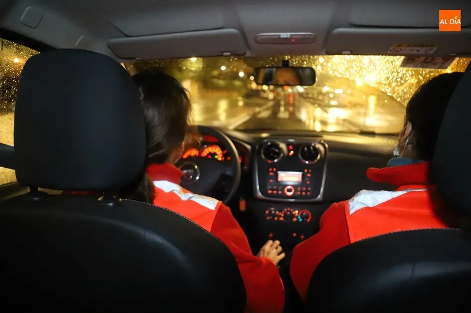 Foto 4 - Una noche con los voluntarios de la Unidad de Emergencia Social de Cruz Roja: la dureza de vivir en ...