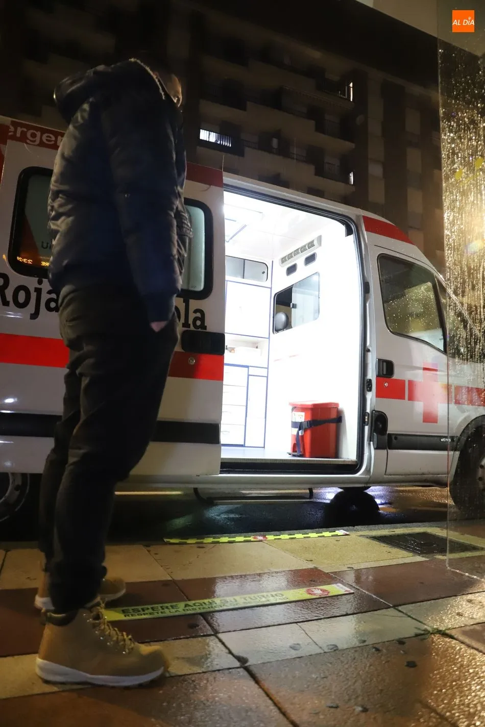 Foto 2 - Una noche con los voluntarios de la Unidad de Emergencia Social de Cruz Roja: la dureza de vivir en ...