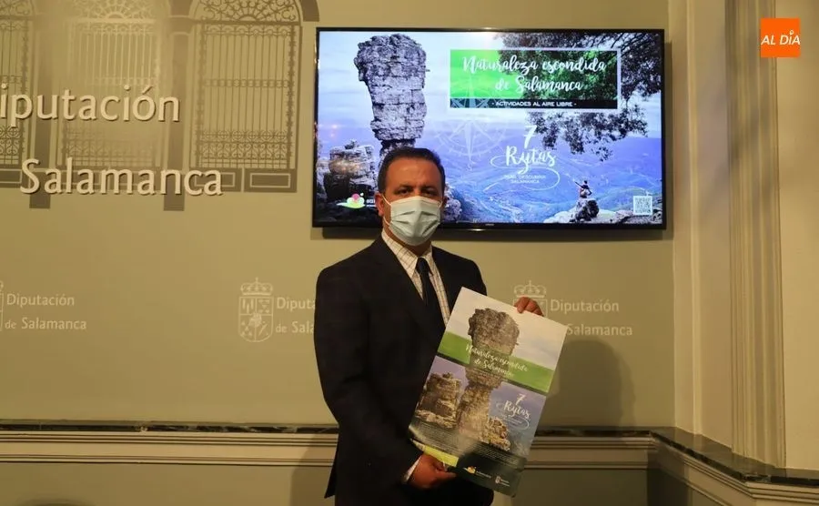 El delegado del área de Turismo, Francisco Javier García Hidalgo, en la presentación de estas rutas. Foto de Lydia González