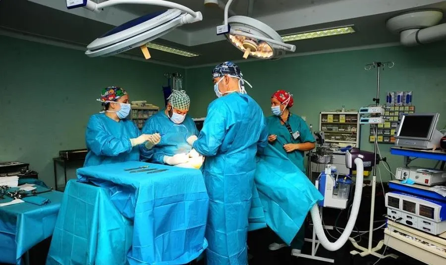 Por especialidades, las que más han disminuido su lista de espera en el tercer balance del año han sido, con respecto a 2019, Otorrinolaringología (-12 %) y Cirugía Torácica (-6 %). Foto EP