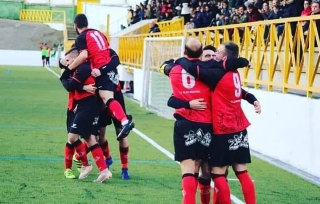 El Béjar celebra un gol / @CDBejar_Ind