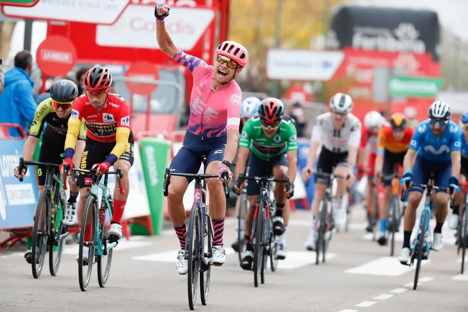 Foto 11 - El dan&eacute;s Magnus Cort Nielsen se impone al sprint en la meta de Ciudad Rodrigo  