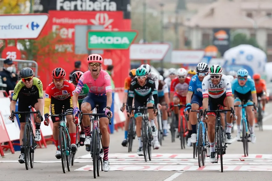 Foto 10 - El dan&eacute;s Magnus Cort Nielsen se impone al sprint en la meta de Ciudad Rodrigo  