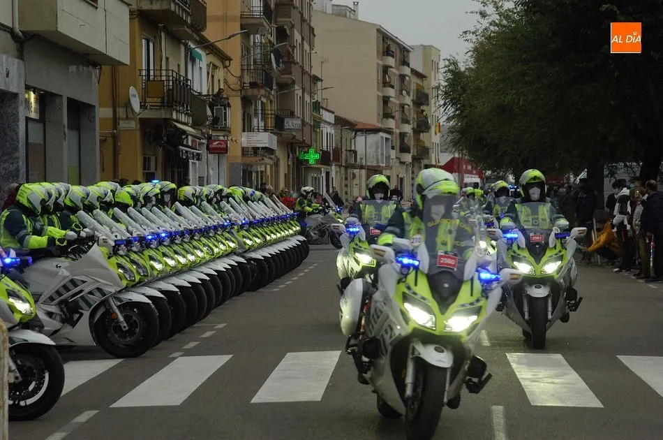 Foto 2 - Los motoristas de la Vuelta a Espa&ntilde;a rinden homenaje a Jos&eacute; Antonio Salicio  