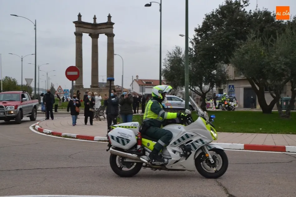 Foto 3 - Los motoristas de la Vuelta a Espa&ntilde;a rinden homenaje a Jos&eacute; Antonio Salicio  