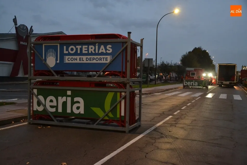 Foto 4 - Perico Delgado, estrella en la veloz post-etapa que acab&oacute; con una tremenda tormenta  