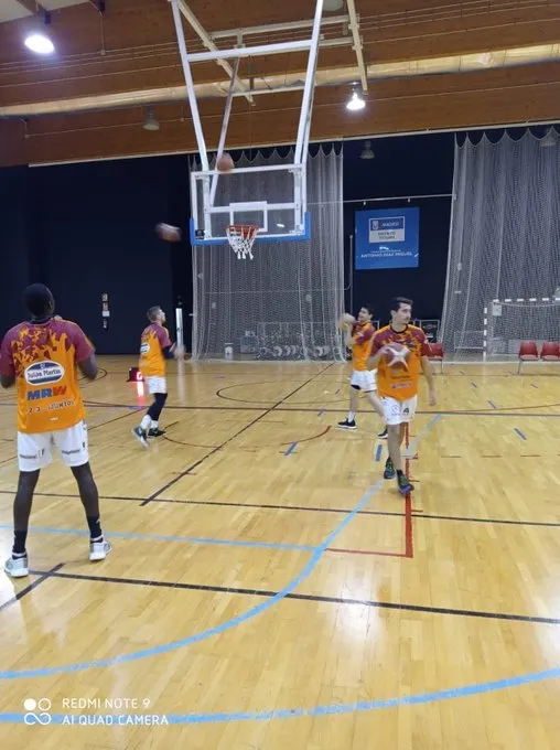 Foto 2 - El Aquimisa Carbajosa sufre su segunda derrota en Madrid frente al Zentro Basket (80-70)  