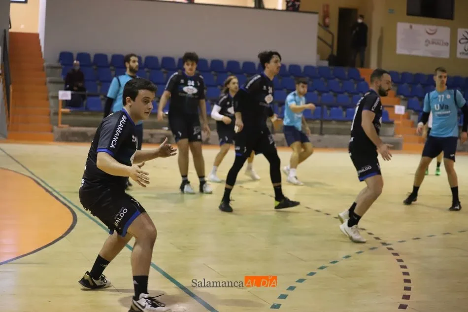 Foto 10 - El BM Salamanca regresa al R&iacute;o Tormes a lo campe&oacute;n: s&oacute;lida victoria ante la Universidad de...