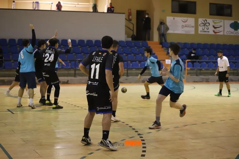 Foto 9 - El BM Salamanca regresa al R&iacute;o Tormes a lo campe&oacute;n: s&oacute;lida victoria ante la Universidad de...