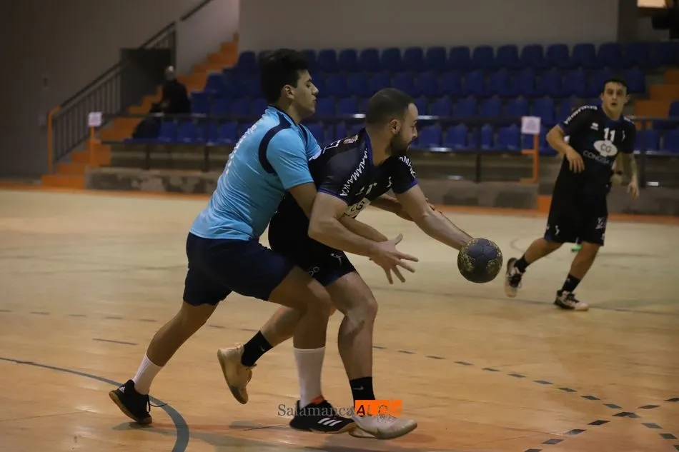 Foto 5 - El BM Salamanca regresa al R&iacute;o Tormes a lo campe&oacute;n: s&oacute;lida victoria ante la Universidad de...