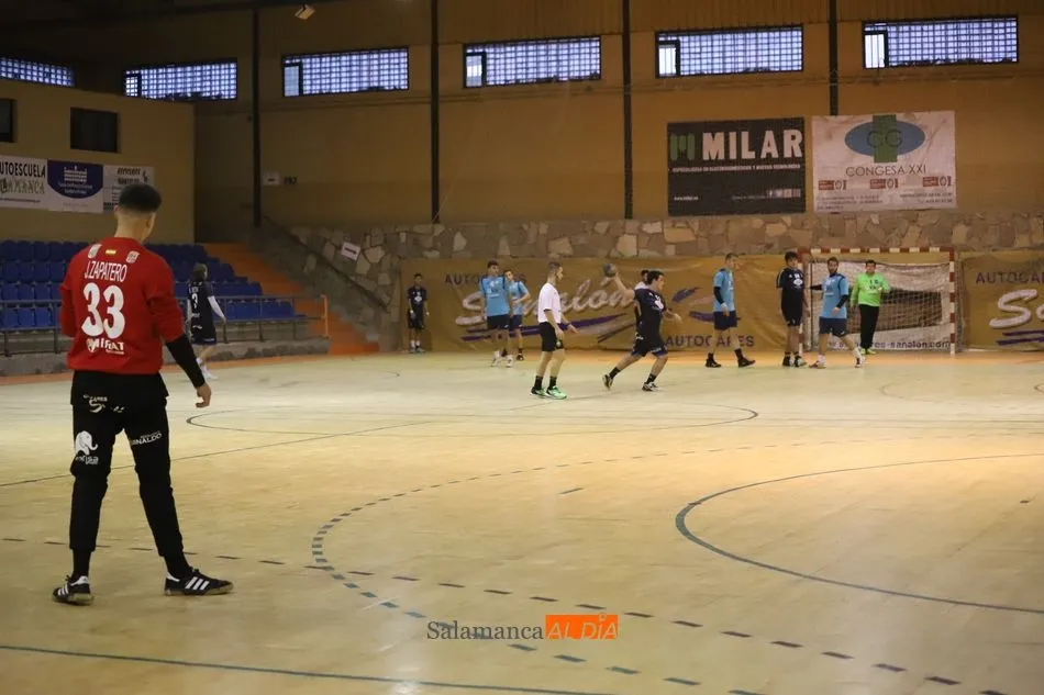 Foto 3 - El BM Salamanca regresa al R&iacute;o Tormes a lo campe&oacute;n: s&oacute;lida victoria ante la Universidad de...