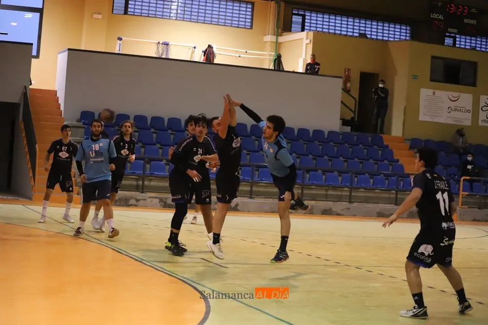 Foto 2 - El BM Salamanca regresa al R&iacute;o Tormes a lo campe&oacute;n: s&oacute;lida victoria ante la Universidad de...