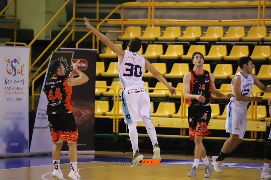 Foto 7 - El CB Tormes se hace fuerte ante Cantbasket y contin&uacute;a invicto (69-59)