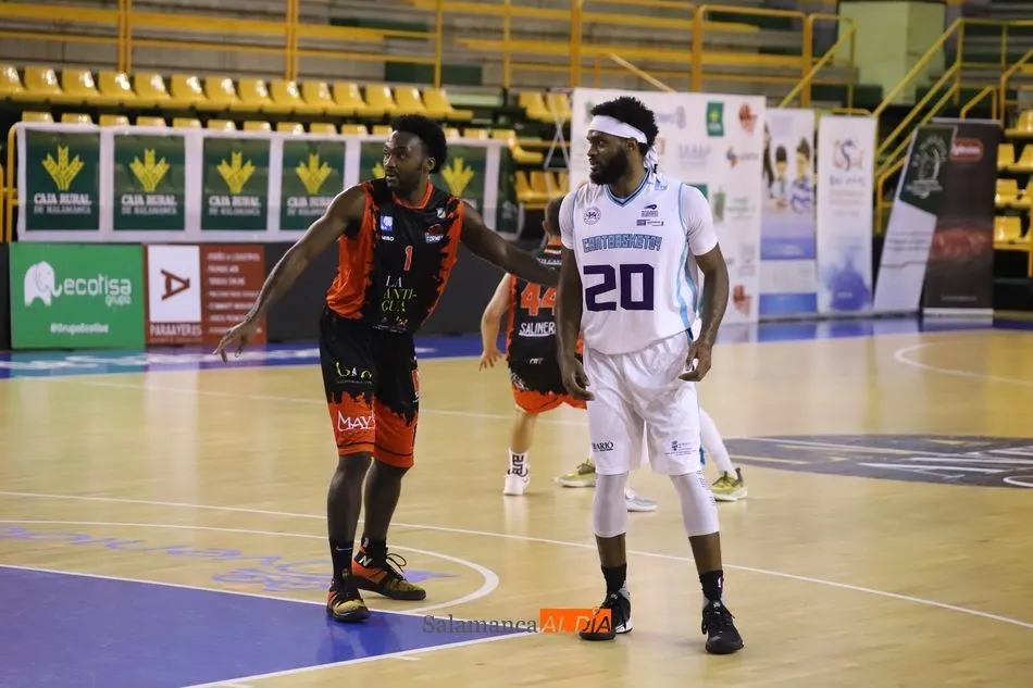 Foto 4 - El CB Tormes se hace fuerte ante Cantbasket y contin&uacute;a invicto (69-59)