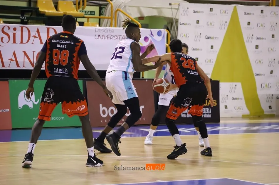 Foto 3 - El CB Tormes se hace fuerte ante Cantbasket y contin&uacute;a invicto (69-59)