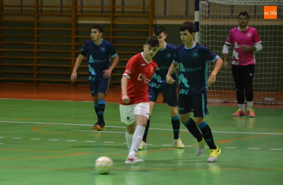 Foto 11 - El III Juvenil se estrena en Ciudad Rodrigo con una amplia goleada ante Valverde  
