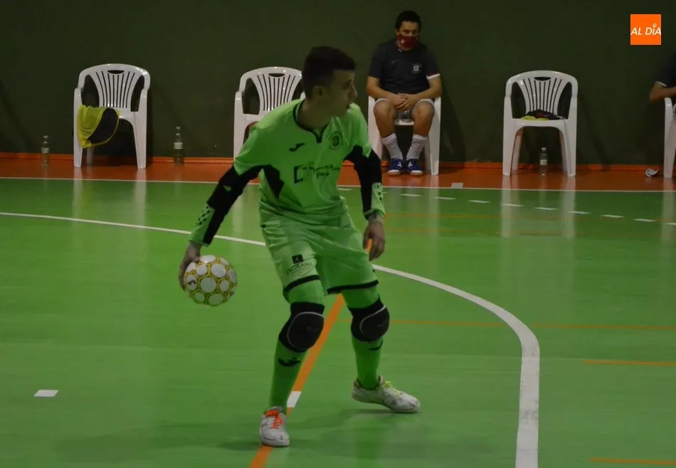 Foto 10 - El III Juvenil se estrena en Ciudad Rodrigo con una amplia goleada ante Valverde  