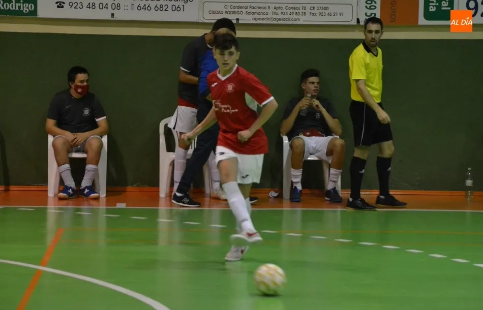 Foto 9 - El III Juvenil se estrena en Ciudad Rodrigo con una amplia goleada ante Valverde  