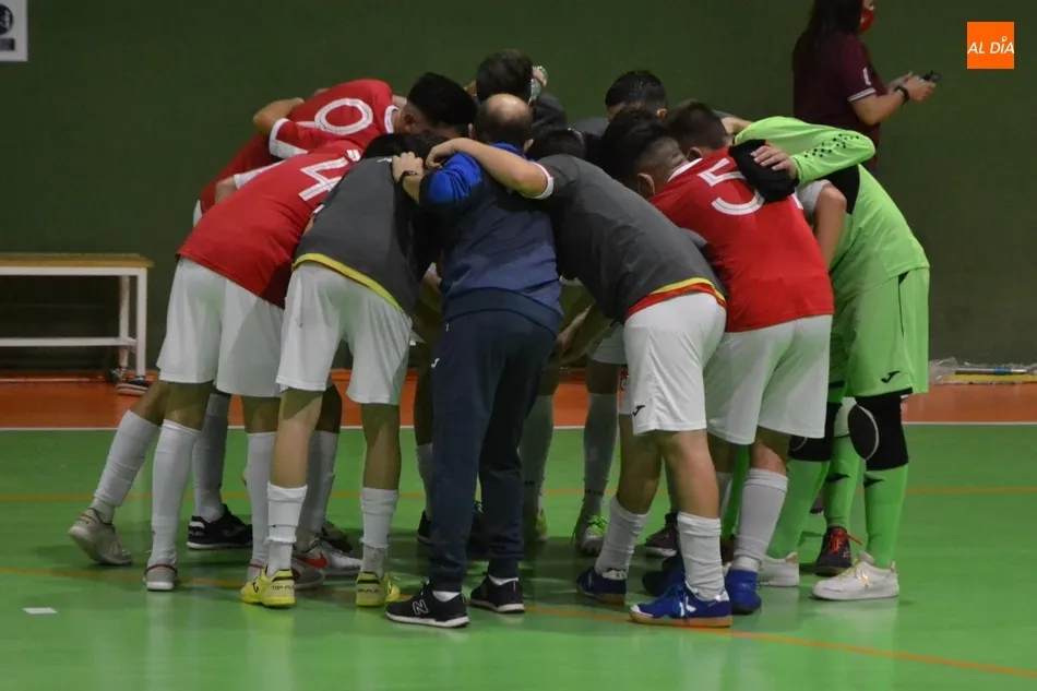 Foto 6 - El III Juvenil se estrena en Ciudad Rodrigo con una amplia goleada ante Valverde  