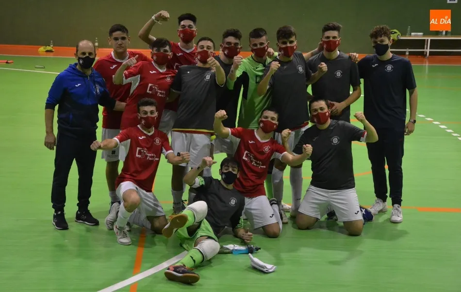 Foto 2 - El III Juvenil se estrena en Ciudad Rodrigo con una amplia goleada ante Valverde  