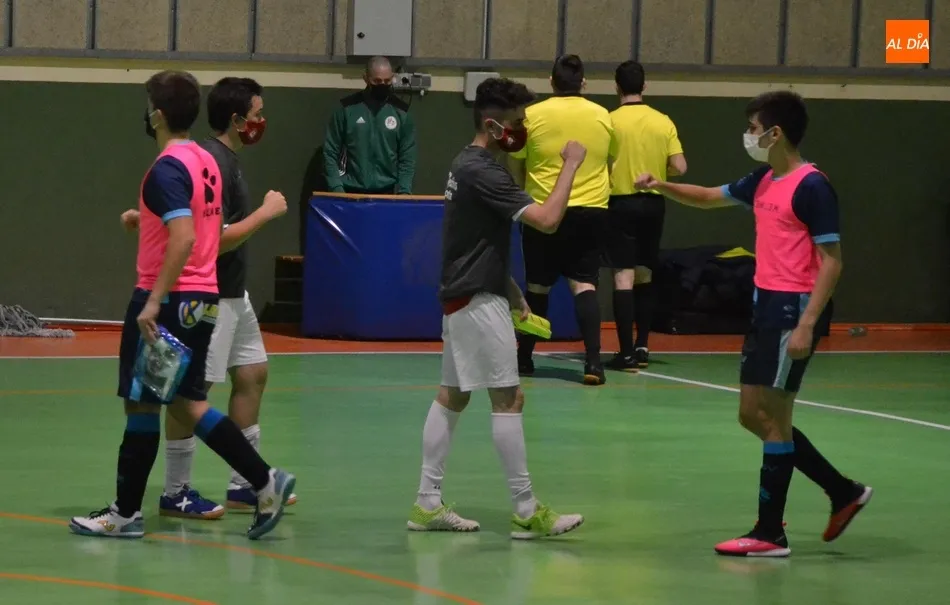 Foto 7 - El III Juvenil se estrena en Ciudad Rodrigo con una amplia goleada ante Valverde  