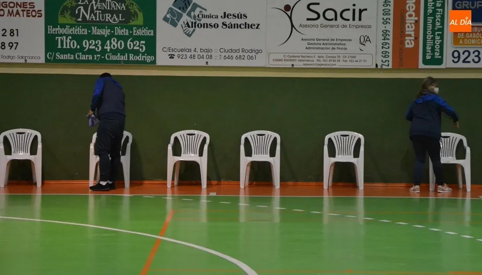 Foto 4 - El Pabell&oacute;n de Conde de Fox&aacute; vuelve a acoger un partido oficial de f&uacute;tbol sala 8 meses despu&eacute;s  