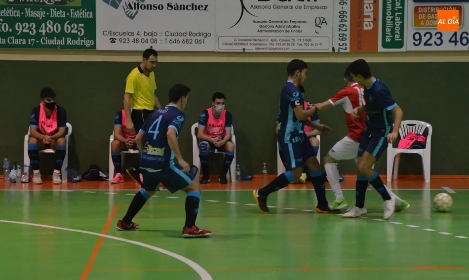 Foto 5 - El Pabell&oacute;n de Conde de Fox&aacute; vuelve a acoger un partido oficial de f&uacute;tbol sala 8 meses despu&eacute;s  