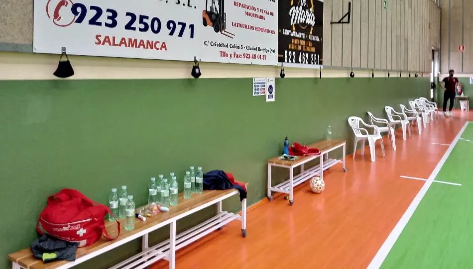 Foto 8 - El Pabell&oacute;n de Conde de Fox&aacute; vuelve a acoger un partido oficial de f&uacute;tbol sala 8 meses despu&eacute;s  