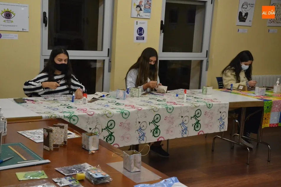 El Espacio i desarrolla su último taller de scrap para jóvenes  