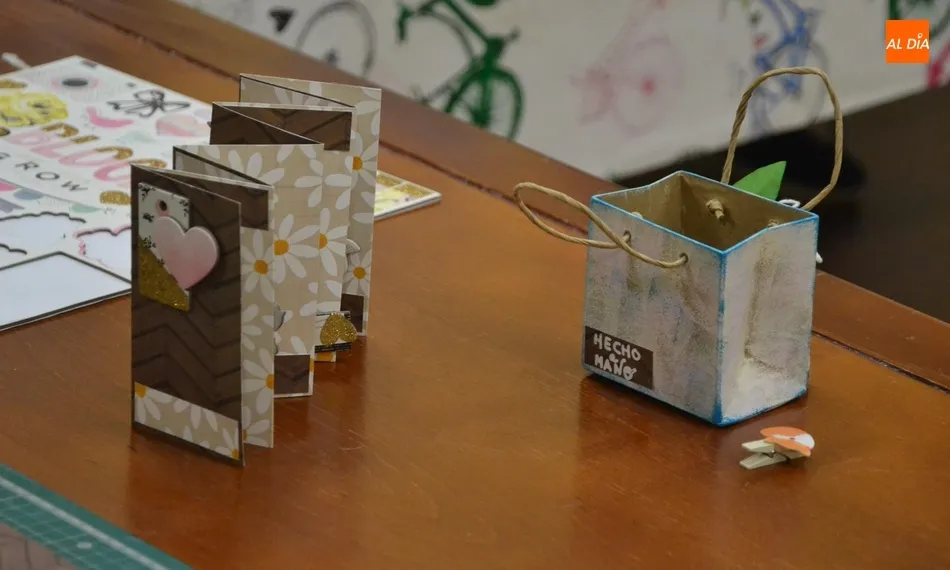 Foto 2 - El Espacio i desarrolla su &uacute;ltimo taller de scrap para j&oacute;venes  