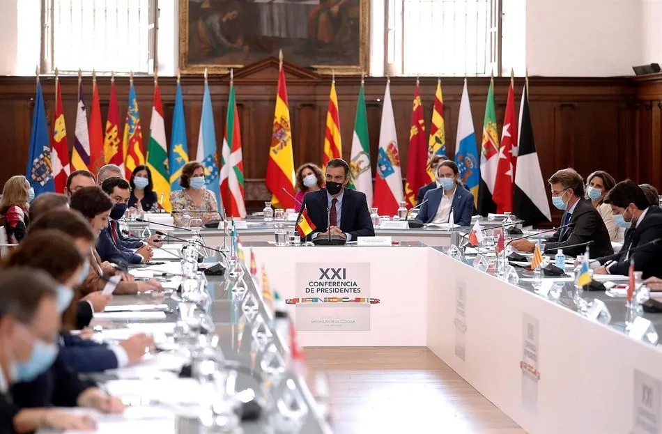 El presidente del Gobierno, Pedro Sánchez, preside la XXI Conferencia de Presidentes, en San Millán de la Cogolla, La Rioja (España), a 31 de julio de 2020. - Pool - Archivo