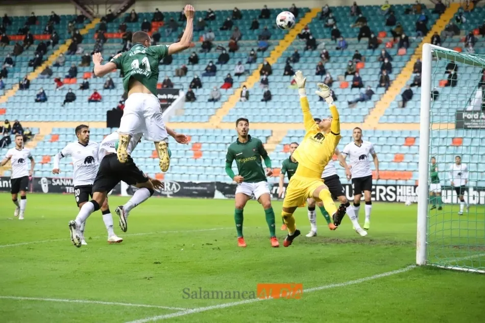 Barbero encaja el primer tanto del partido / Lydia González