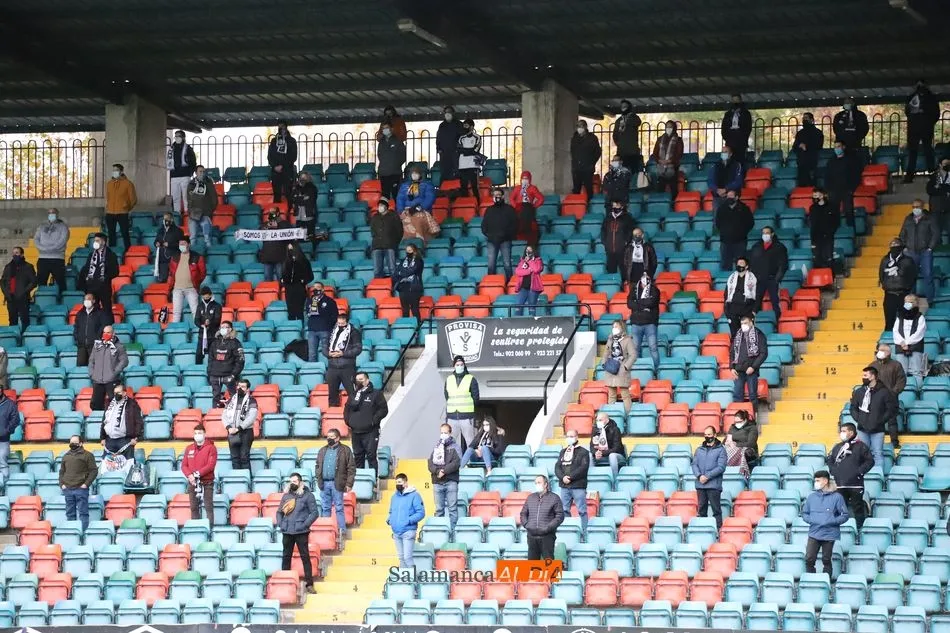 Foto 2 - La afici&oacute;n del Salamanca UDS se despide del Helm&aacute;ntico&hellip; &iquest;hasta final de mes?